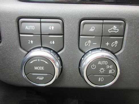 New 2026 GMC Sierra 3500 SLE w/ SLE Value Package AWD/4WD image 17