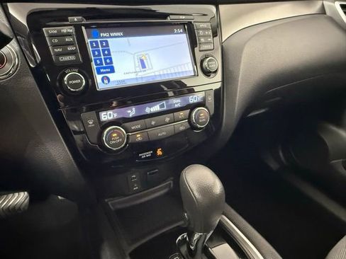 Used 2016 Nissan Rogue SV w/ SV Premium Package image 22