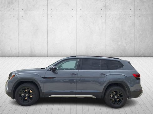 New 2026 Volkswagen Atlas Peak Edition image 2
