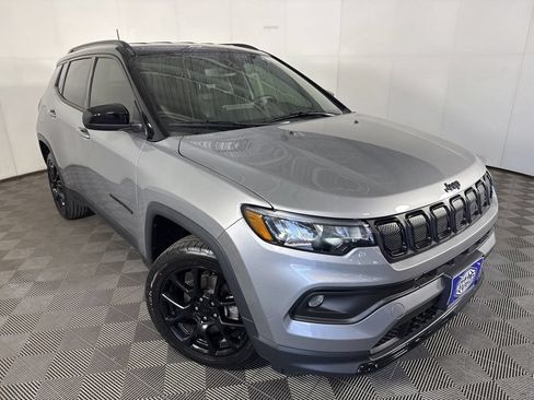 Used 2022 Jeep Compass Latitude w/ Convenience Group AWD/4WD image 2
