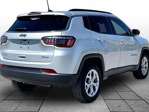 Used 2024 Jeep Compass Latitude AWD/4WD image 11