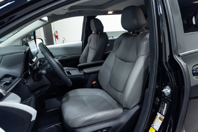 Used 2026 Toyota Sienna XLE FWD image 22