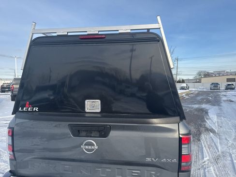 Used 2024 Nissan Frontier SV image 12