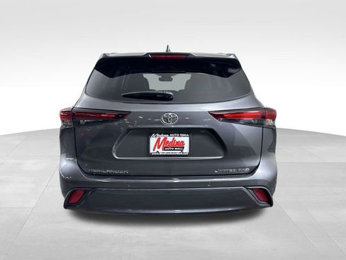 Used 2024 Toyota Highlander Limited image 6
