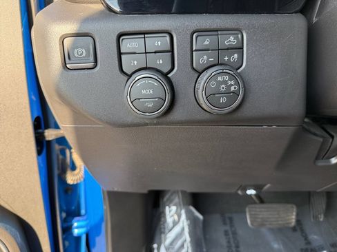 Used 2026 Chevrolet Silverado 1500 LT Trail Boss w/ Dark Appearance Package AWD/4WD image 25