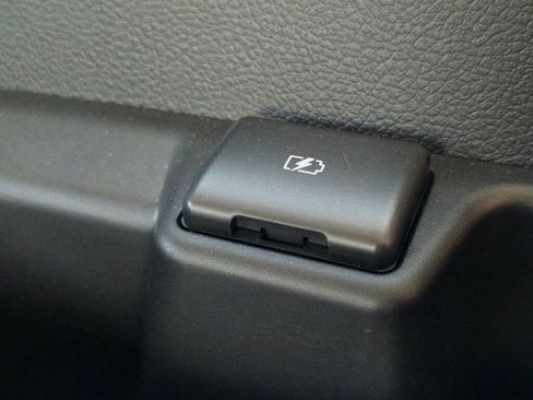 Used 2025 Nissan Armada SV AWD/4WD image 21