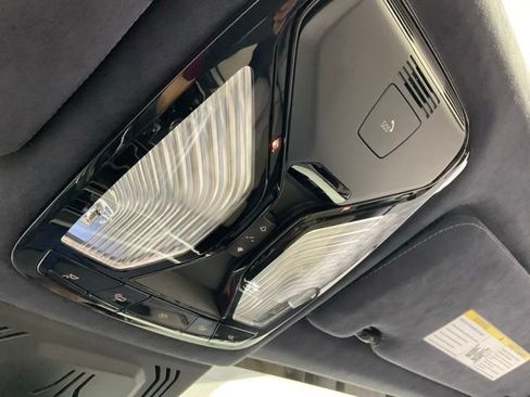 Used 2022 BMW X7 M50i w/ Dynamic Handling Package AWD/4WD image 18