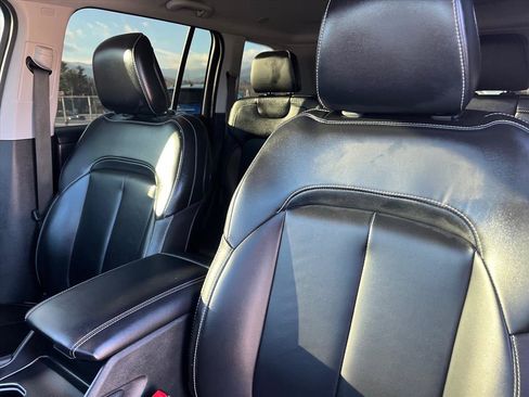 Used 2023 Jeep Grand Cherokee Limited w/ Trailer Tow Prep Group (B) image 7