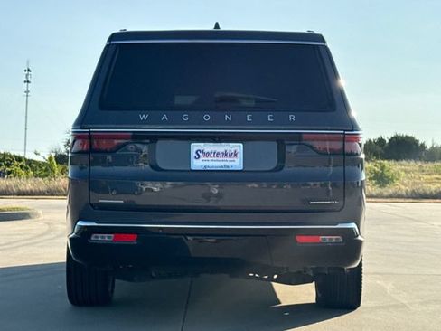 Used 2023 Jeep Wagoneer L Series II w/ Premium Group I AWD/4WD image 6