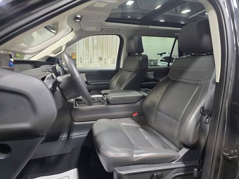 Used 2025 Ford Expedition Active AWD/4WD image 5