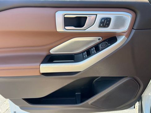 Used 2022 Ford Explorer King Ranch w/ Premium Technology Package RWD image 15