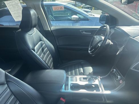 Used 2023 Ford Edge SEL image 3