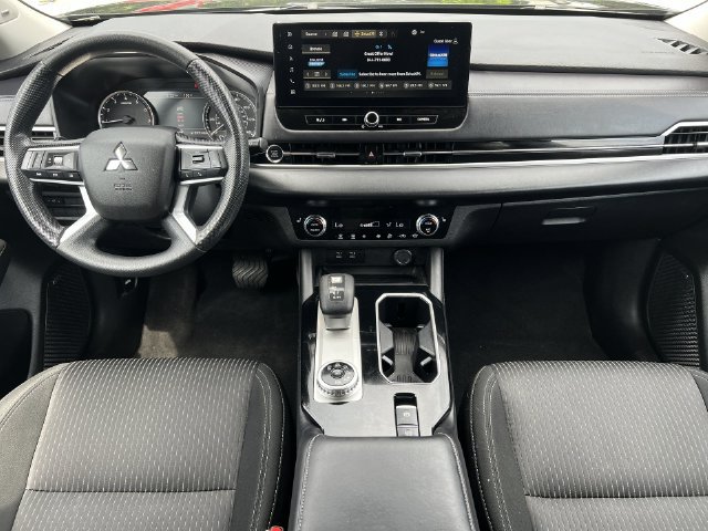 Used 2025 Mitsubishi Outlander ES AWD/4WD image 17