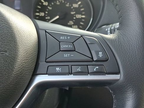 Used 2018 Nissan Rogue SV w/ Premium Package AWD/4WD image 21