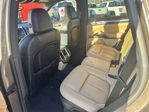 Used 2016 Porsche Cayenne AWD/4WD image 7