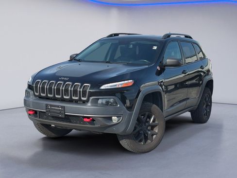 Used 2018 Jeep Cherokee Trailhawk w/ Comfort/Convenience Group AWD/4WD image 2