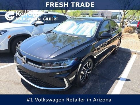 Used 2025 Volkswagen Jetta SE w/ Sunroof Package FWD image 1