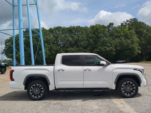 Used 2024 Toyota Tundra Limited AWD/4WD image 2