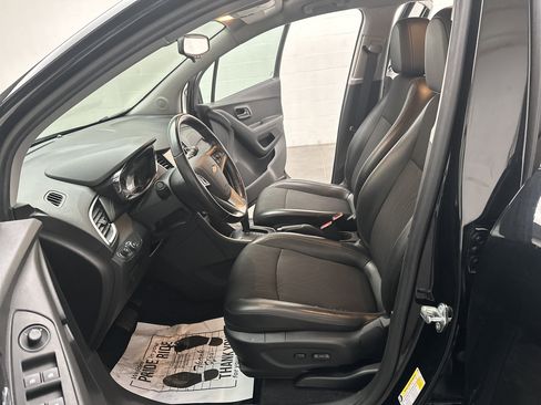 Used 2019 Chevrolet Trax LT w/ LT Convenience Package image 15