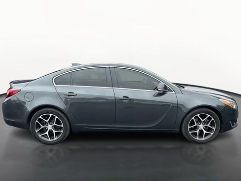 Used 2017 Buick Regal Sport Touring FWD image 2