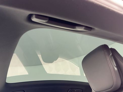 Used 2025 Porsche Taycan image 15