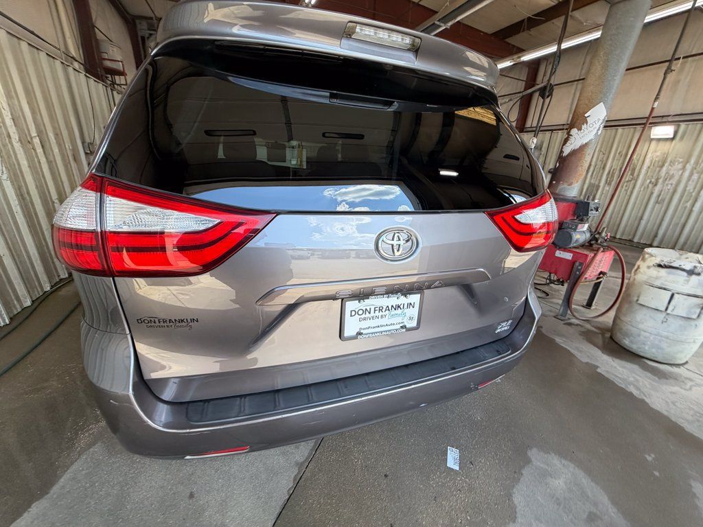 Used 2015 Toyota Sienna XLE AWD/4WD image 4