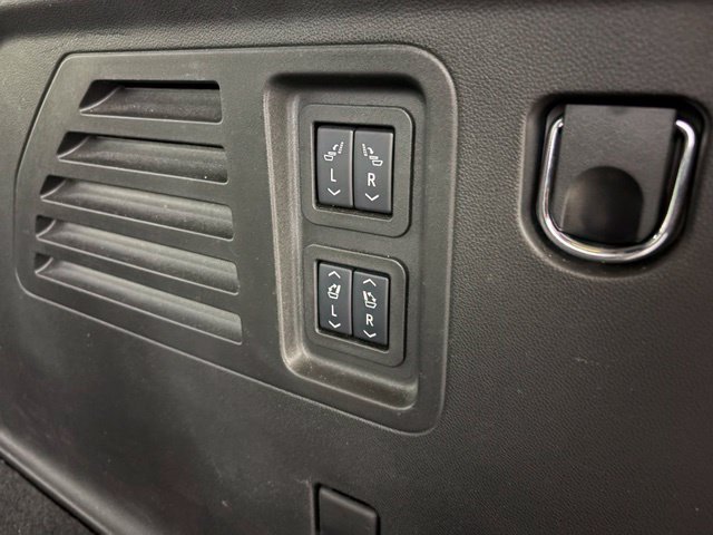 Used 2025 Chevrolet Traverse RS AWD/4WD image 16