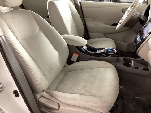 Used 2015 Nissan Leaf SV FWD image 19