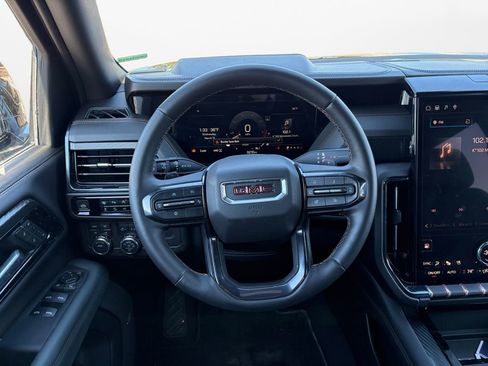 Used 2025 GMC Yukon XL AT4 AWD/4WD image 12
