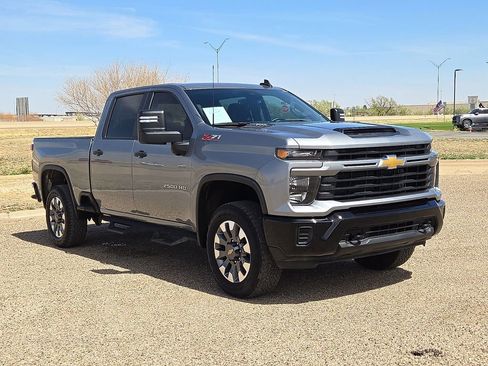 Used 2025 Chevrolet Silverado 2500 Custom w/ Custom Convenience Package image 7