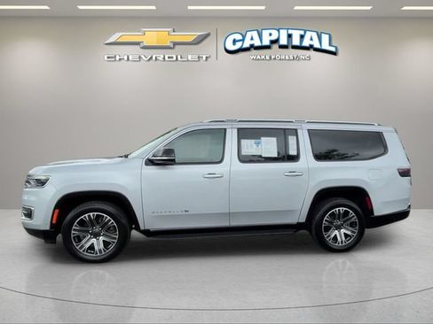 Used 2023 Jeep Wagoneer L Series II AWD/4WD image 2