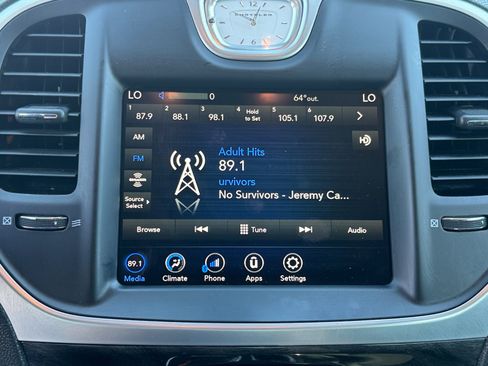 Used 2022 Chrysler 300 Touring image 23