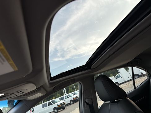 Used 2018 Toyota Camry SE w/ Moonroof Package FWD image 23