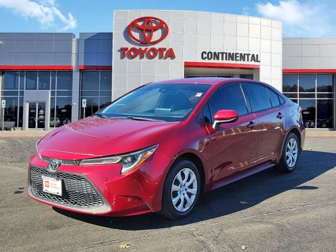 Certified 2022 Toyota Corolla LE image 3