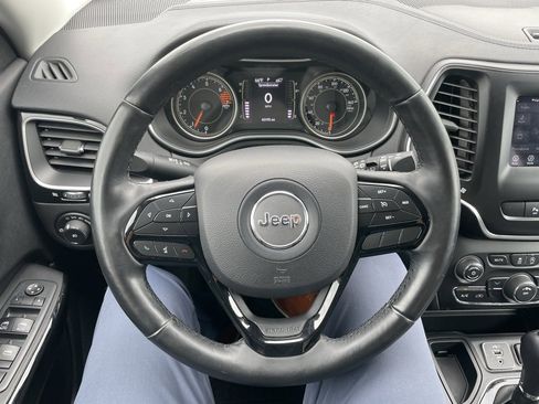 Used 2019 Jeep Cherokee Latitude Plus image 21