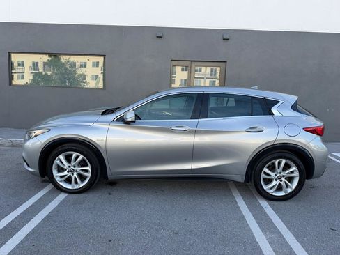Used 2017 INFINITI QX30 FWD image 9