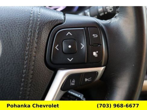 Used 2017 Toyota Highlander Limited image 11