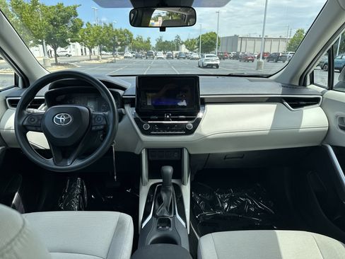 Used 2025 Toyota Corolla Cross L FWD image 29