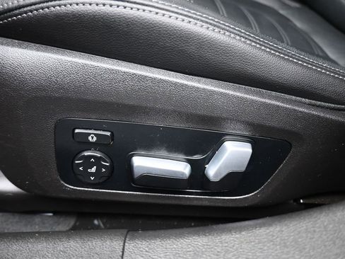 Used 2020 BMW 330i xDrive Sedan w/ Premium Package image 13