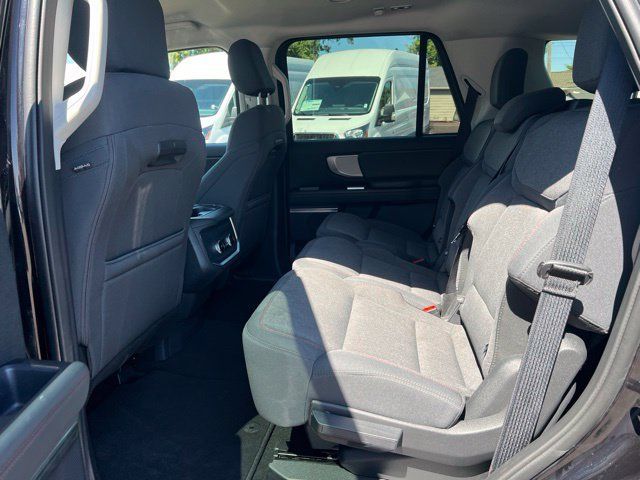 Used 2025 Ford Expedition Active AWD/4WD image 11