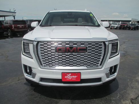 Used 2021 GMC Yukon XL Denali w/ Denali Ultimate Package AWD/4WD image 13