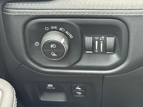 Used 2024 RAM 1500 Limited image 21