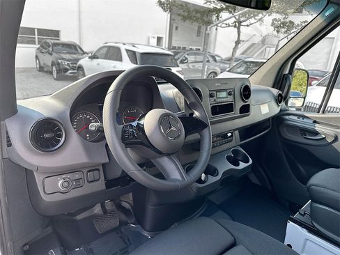 New 2025 Mercedes-Benz Sprinter 2500 image 9