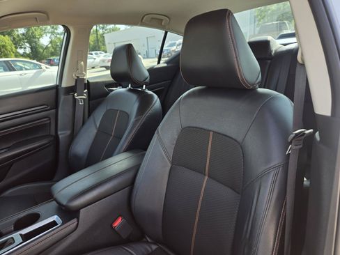 Used 2022 Nissan Altima 2.5 SR FWD image 11