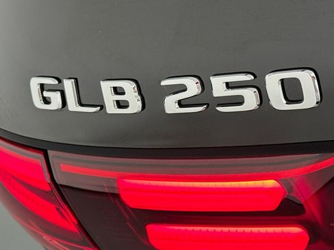 Used 2026 Mercedes-Benz GLB 250 image 8