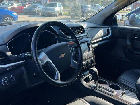 Used 2017 Chevrolet Traverse LT FWD image 8
