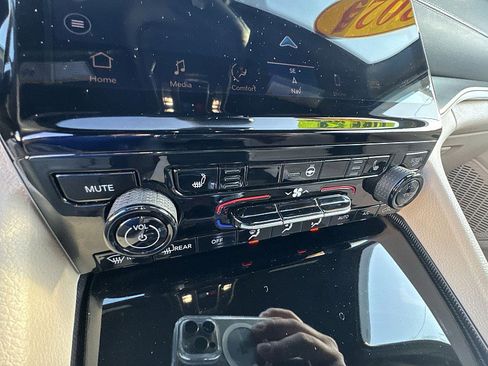 Used 2024 Jeep Grand Cherokee Limited w/ Black Appearance Package image 20