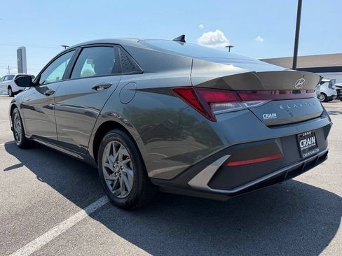 Used 2024 Hyundai Elantra SEL FWD image 5