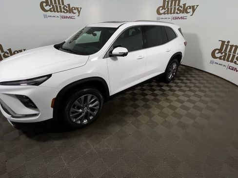 Used 2026 Buick Enclave Preferred w/ Power Package image 4