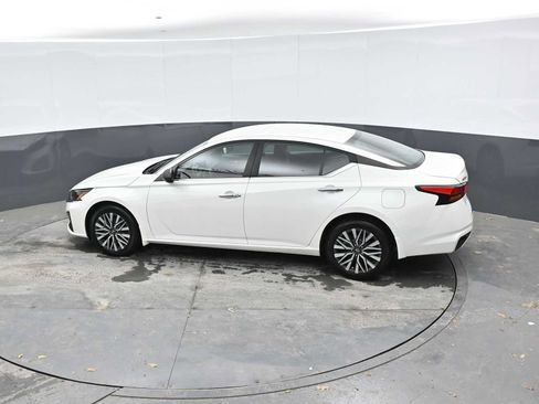 Used 2023 Nissan Altima 2.5 SV AWD/4WD image 13